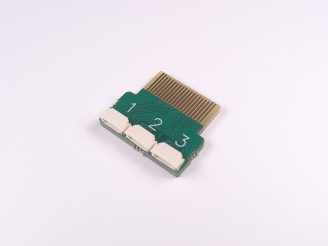 Triple connector board for strip-typ biosensors